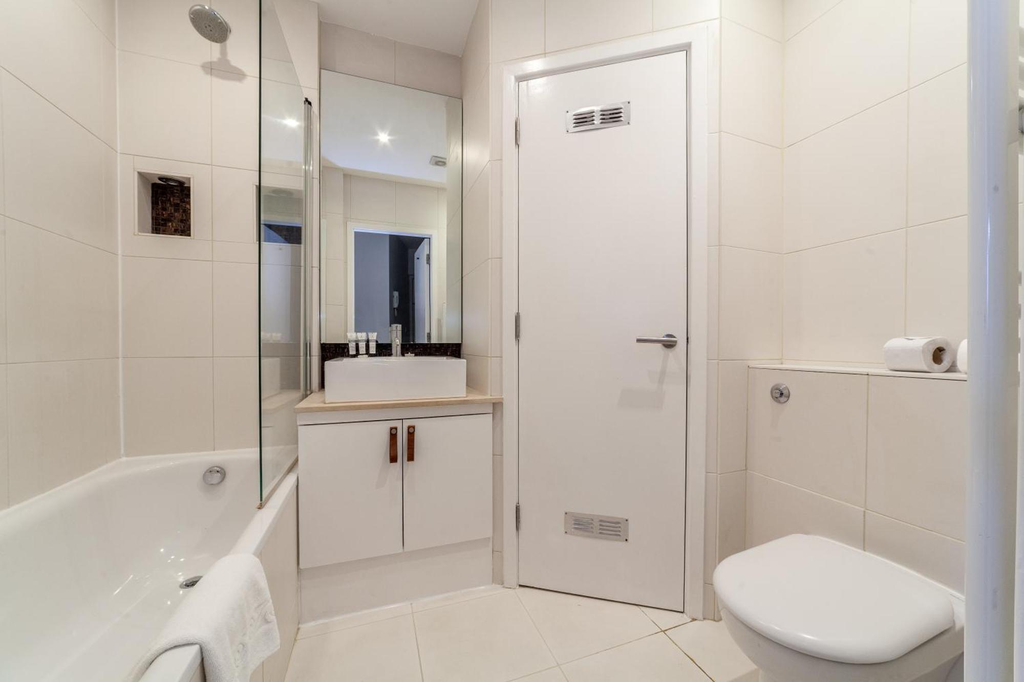 Elegance & Chic Design - 2-Bedroom Haven London Eksteriør billede