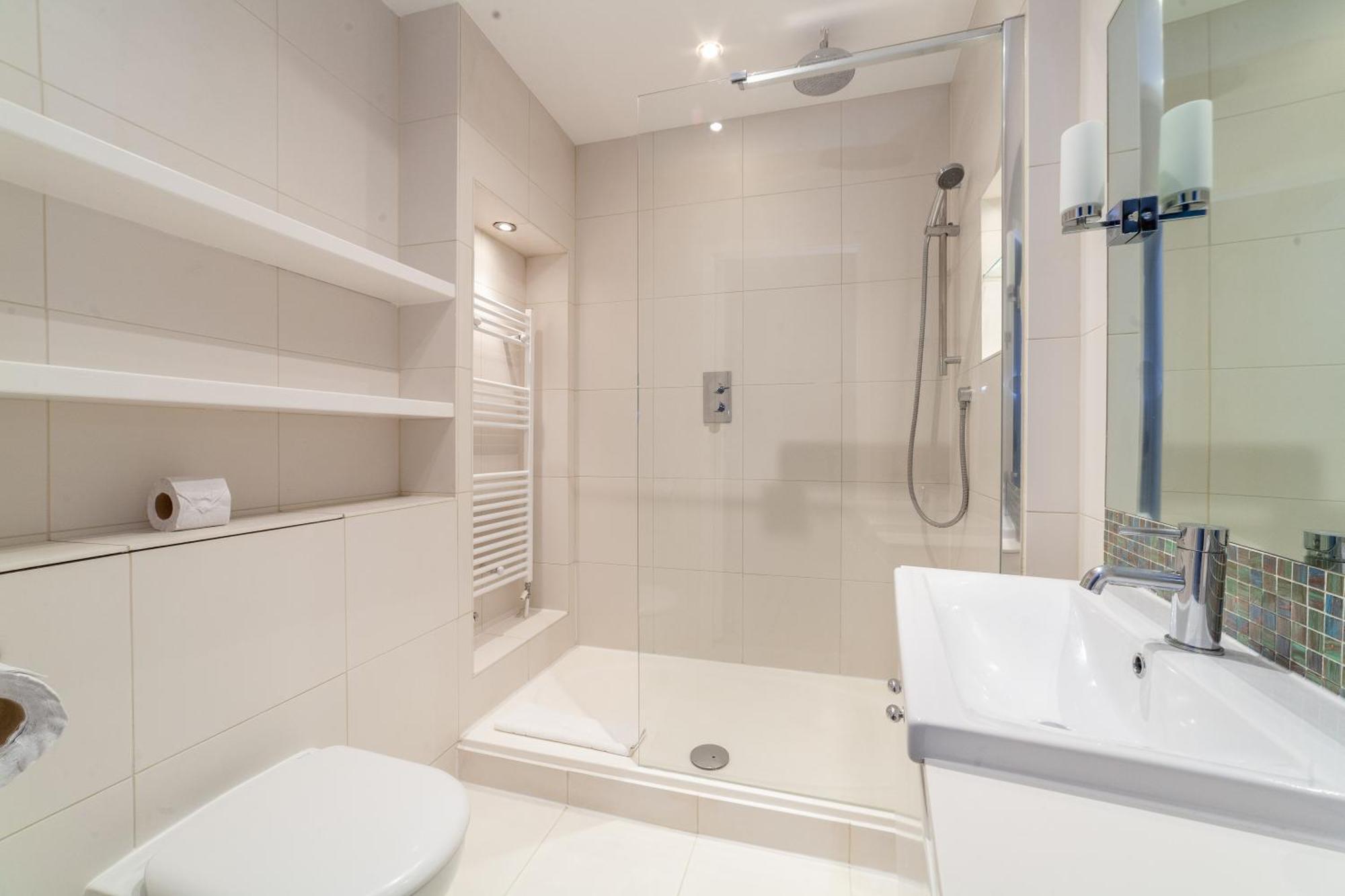 Elegance & Chic Design - 2-Bedroom Haven London Eksteriør billede