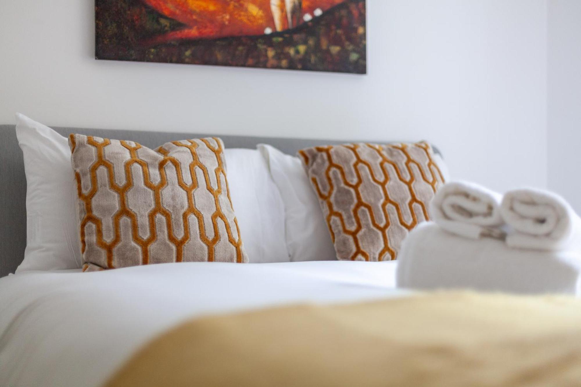 Elegance & Chic Design - 2-Bedroom Haven London Eksteriør billede